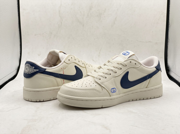کتونی nike feat gucci رنگ سفید